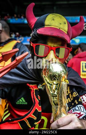 fans, belgique, lunettes, sminck, coupe du monde, Red Devil, supporter lors du match de l'UEFA EURO 2016 quart de finale entre le pays de Galles et la Belgique sur 2 juillet 2016 au Stade Pierre Mauroy à Lille, France. Banque D'Images