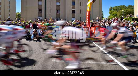 L'illustration montre le début de la quatorzième étape de l'édition 103rd de la course cycliste Tour de France, 208,5km de Montélimar à Villars-les-Dombes, le samedi 16 juillet 2016. Banque D'Images