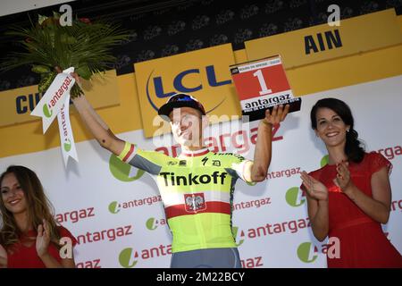 Le Rafal Majka polonais de Tinkoff célèbre sur le podium après la quinzième étape de l'édition 103rd de la course cycliste Tour de France, 160km de Bourg-en-Bresse à Culoz, le dimanche 17 juillet 2016. Le Tour de France de cette année se déroule de 2 juillet à 24 juillet. BELGA PHOTO YORICK JANSENS Banque D'Images