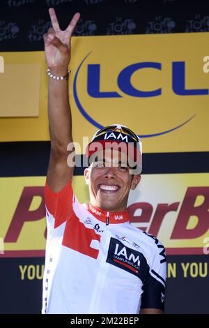 Colombien Jarlinson Pantano de l'IAM Cycling fête sur le podium après avoir remporté la quinzième étape de l'édition 103rd de la course cycliste Tour de France, 160km de Bourg-en-Bresse à Culoz, le dimanche 17 juillet 2016. Le Tour de France de cette année se déroule de 2 juillet à 24 juillet. BELGA PHOTO YORICK JANSENS Banque D'Images