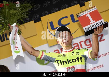 Le Rafal Majka polonais de Tinkoff célèbre sur le podium après la quinzième étape de l'édition 103rd de la course cycliste Tour de France, 160km de Bourg-en-Bresse à Culoz, le dimanche 17 juillet 2016. Le Tour de France de cette année se déroule de 2 juillet à 24 juillet. BELGA PHOTO YORICK JANSENS Banque D'Images