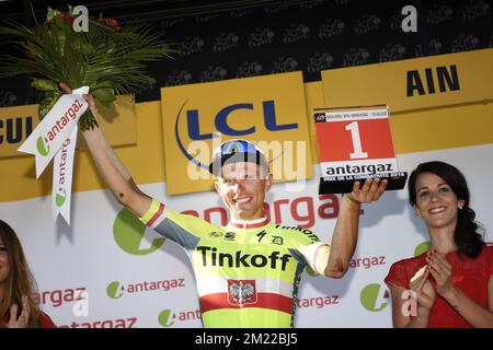 Le Rafal Majka polonais de Tinkoff célèbre sur le podium après la quinzième étape de l'édition 103rd de la course cycliste Tour de France, 160km de Bourg-en-Bresse à Culoz, le dimanche 17 juillet 2016. Le Tour de France de cette année se déroule de 2 juillet à 24 juillet. BELGA PHOTO YORICK JANSENS Banque D'Images
