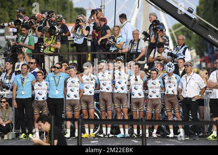 AG2R coureurs de la Mondiale photographiés après la 21st et dernière étape de l'édition 103rd de la course cycliste Tour de France, à 113 km de Chantilly aux champs-Elysées à Paris, le dimanche 24 juillet 2016. Banque D'Images