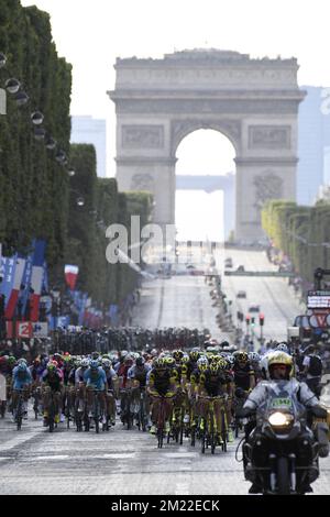 L'illustration montre les coureurs aux champs Elysées pendant la 21st et dernière étape de l'édition 103rd de la course cycliste Tour de France, à 113 km de Chantilly aux champs-Elysées à Paris, le dimanche 24 juillet 2016. Banque D'Images