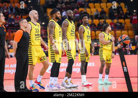 Athènes, Lombardie, Grèce. 13th décembre 2022. Joueurs de Fenerbahce lors du match Euroligue des compagnies aériennes turques entre Olympiacos Pirée et Fenerbahce Beko Istanbul au stade de la paix et de l'amitié sur 13 décembre 2022 au Pirée, Grèce (Credit image: © Stefanos Kyriazis/ZUMA Press Wire) Banque D'Images