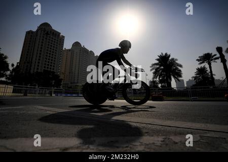 L'illustration montre le procès masculin de moins de 23 ans aux Championnats du monde de cyclisme sur route 2016 de l'UCI à Doha, Qatar, lundi 10 octobre 2016. BELGA PHOTO YORICK JANSENS Banque D'Images