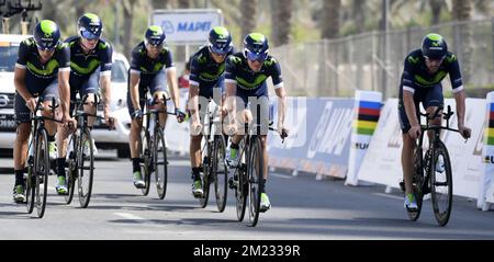 Movistar Team riders photographiés lors des préparatifs en vue des Championnats du monde de cyclisme sur route 2016 de l'UCI à Doha, Qatar, samedi 08 octobre 2016. BELGA PHOTO YORICK JANSENS Banque D'Images