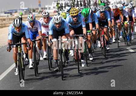 Belge Greg Van Avermaet de BMC Racing Team, Belge Tom Boonen de l'équipe Etixx - Quick-Step et Belge Jurgen Roelandts de Lotto Soudal photographiés en action pendant la course sur route d'élite masculine aux Championnats du monde de cyclisme sur route UCI 2016 à Doha, Qatar, dimanche 16 octobre 2016. Banque D'Images