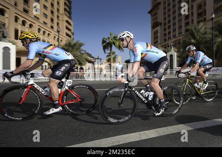 Jurgen Roelandts Belge de Lotto Soudal, Tom Boonen Belge de l'équipe Etixx - Quick-Step et Greg Van Avermaet Belge de l'équipe BMC Racing en action lors de la course sur route d'élite masculine aux Championnats du monde de cyclisme sur route UCI 2016 à Doha, Qatar, Une course de 257,5 km de Doha à Doha, dimanche 16 octobre 2016. Banque D'Images