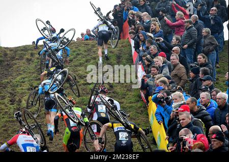 Illustration prise lors du 'Cauberg Cyclo-Cross', troisième course de la coupe du monde de Cyclocross de l'UCI, dimanche 23 octobre 2016, à Valkenburg aan de Geul, pays-Bas. BELGA PHOTO DAVID STOCKMAN Banque D'Images