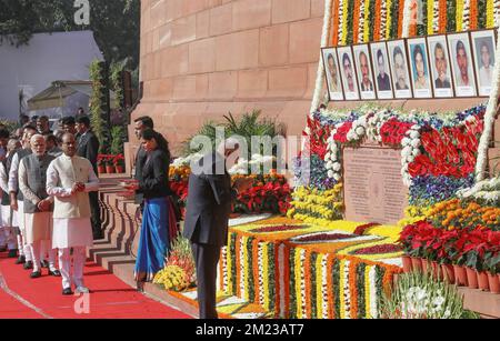 New Delhi, Inde. 13th décembre 2022. Le vice-président indien Jagdeep Dhankhar, respecte ses propos lors de la commémoration du 21st anniversaire des martyrs de l'attentat terroriste du Parlement de 2001. Il y a vingt et un ans sur 13 décembre, deux organisations terroristes Lashkar-e-taiba (LET) et Jesh-3-Mohammed (JEM) ont attaqué le Parlement et tué neuf personnes. Crédit : SOPA Images Limited/Alamy Live News Banque D'Images