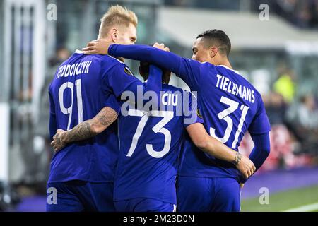 Nicolae-Claudiu Stanciu d'Anderlecht célèbre après avoir marqué un match de football entre l'équipe belge RSC Anderlecht et le club allemand 1. FSV Mainz 05, jeudi 03 novembre 2016 à Bruxelles, le quatrième match de la phase de groupe du concours Europa League dans le groupe C. BELGA PHOTO LAURIE DIEFFEMBACQ Banque D'Images