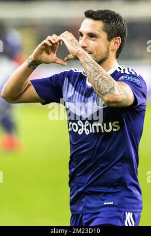 Nicolae-Claudiu Stanciu d'Anderlecht célèbre après avoir marqué un match de football entre l'équipe belge RSC Anderlecht et le club allemand 1. FSV Mainz 05, jeudi 03 novembre 2016 à Bruxelles, le quatrième match de la phase de groupe du concours Europa League dans le groupe C. BELGA PHOTO LAURIE DIEFFEMBACQ Banque D'Images