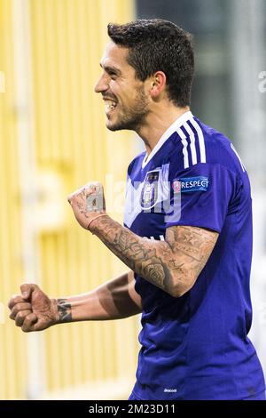 Nicolae-Claudiu Stanciu d'Anderlecht célèbre après avoir marqué un match de football entre l'équipe belge RSC Anderlecht et le club allemand 1. FSV Mainz 05, jeudi 03 novembre 2016 à Bruxelles, le quatrième match de la phase de groupe du concours Europa League dans le groupe C. BELGA PHOTO LAURIE DIEFFEMBACQ Banque D'Images