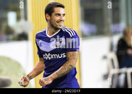 Nicolae-Claudiu Stanciu d'Anderlecht célèbre après avoir marqué un match de football entre l'équipe belge RSC Anderlecht et le club allemand 1. FSV Mainz 05, jeudi 03 novembre 2016 à Bruxelles, le quatrième match de la phase de groupe du concours Europa League dans le groupe C. BELGA PHOTO LAURIE DIEFFEMBACQ Banque D'Images