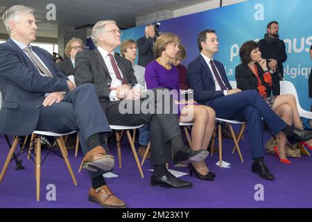 Proximus Président du conseil d'administration Stefaan de Clerck, Proximus CEO Dominique Leroy, Vice-Premier Ministre et Ministre de la coopération développement, Agenda numérique, Services de télécommunications et postaux Alexander de Croo et Proximus CFO Sandrine Dufour photographiés lors d'une conférence de presse de Proximus, la plus grande société de télécommunications en Belgique, Annoncer une nouvelle stratégie, le vendredi 16 décembre 2016 à Bruxelles. BELGA PHOTO HATIM KAGHAT Banque D'Images