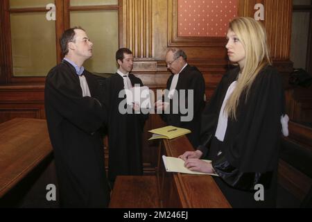 Les illustrations montrent des avocats au début du procès de 7 représentants de l'industrie pharmaceutique belge et du seigneur mexicain de la drogue Ezio Figueroa-Vasquez au tribunal correctionnel de Bruxelles, le mercredi 04 janvier 2017, à Bruxelles. Les compagnies pharmaceutiques sont accusées de fournir le pivot de la drogue avec des médicaments qu'il a transformé en médicaments dangereux. BELGA PHOTO THIERRY ROGE Banque D'Images