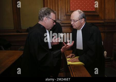 Les illustrations montrent des avocats au début du procès de 7 représentants de l'industrie pharmaceutique belge et du seigneur mexicain de la drogue Ezio Figueroa-Vasquez au tribunal correctionnel de Bruxelles, le mercredi 04 janvier 2017, à Bruxelles. Les compagnies pharmaceutiques sont accusées de fournir le pivot de la drogue avec des médicaments qu'il a transformé en médicaments dangereux. BELGA PHOTO THIERRY ROGE Banque D'Images