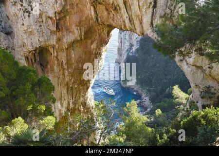 Capri - rocher naturel, Italie Banque D'Images