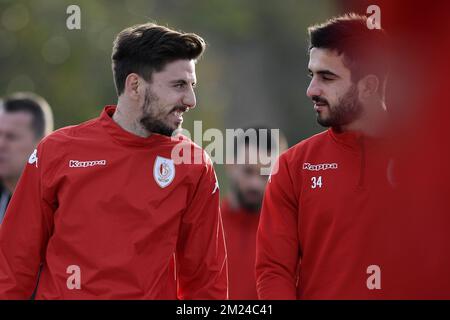 Filip Mladenovic de Standard et Konstantinos Laifis de Standard photographiés pendant la quatrième journée du camp d'entraînement d'hiver de l'équipe belge de football de première division Standard de Liège, à Marbella, Espagne, le mercredi 11 janvier 2017. BELGA PHOTO YORICK JANSENS Banque D'Images