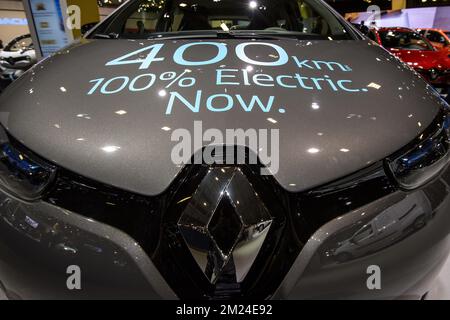 L'illustration montre l'électrique Renault Zoe lors de l'ouverture de l'édition 95th du salon européen de l'automobile de Bruxelles, à Bruxelles Expo, le vendredi 13 janvier 2017, à Bruxelles. BELGA PHOTO NICOLAS LAMBERT Banque D'Images