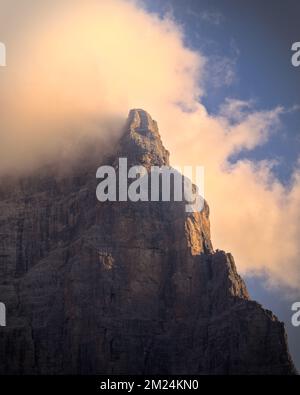 pointe de brenta des alpes des dolomites italiennes. brenta montagne au lever du soleil. Banque D'Images