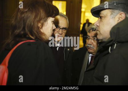 L'avocat Joke Caluwaert, Remzi Kartal et Zubeydir Aydar photographié après dans le cas du PKK (parti des travailleurs du Kurdistan) devant le Grand jury (Chambre des mises en accusation - Kamer van inbeschuldigingstelling) de Bruxelles, mardi 24 janvier 2017. Le procureur fédéral demande que 36 suspects et plantes soient jugés pour des activités terroristes. BELGA PHOTO NICOLAS MATERLINCK Banque D'Images