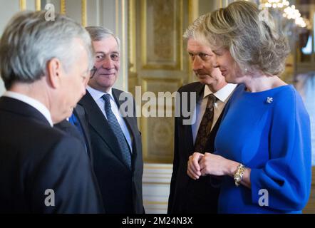 Vice-Premier ministre et ministre des Affaires étrangères Didier Reynders, président du Parlement européen Antonio Tajani, roi Philippe - Filip et reine Mathilde de Belgique, photographiés lors d'une réception du nouvel an organisée par la famille royale pour les autorités européennes, au Palais Royal, à Bruxelles, le mercredi 25 janvier 2017. BELGA PHOTO BENOIT DOPPAGNE Banque D'Images