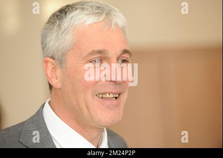 Le ministre wallon des pouvoirs locaux, des villes, du logement et de l'énergie, Paul Furlan, photographié lors d'une conférence de presse du ministre wallon des pouvoirs locaux, des villes, du logement et de l'énergie, Paul Furlan, autour du scandale Publifin jeudi 26 janvier 2017. Furlan a annoncé sa démission. BELGA PHOTO SOPHIE KIP Banque D'Images