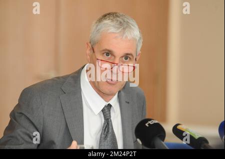 Le ministre wallon des pouvoirs locaux, des villes, du logement et de l'énergie, Paul Furlan, photographié lors d'une conférence de presse du ministre wallon des pouvoirs locaux, des villes, du logement et de l'énergie, Paul Furlan, autour du scandale Publifin jeudi 26 janvier 2017. Furlan a annoncé sa démission. BELGA PHOTO SOPHIE KIP Banque D'Images