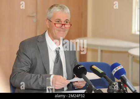 Le ministre wallon des pouvoirs locaux, des villes, du logement et de l'énergie, Paul Furlan, photographié lors d'une conférence de presse du ministre wallon des pouvoirs locaux, des villes, du logement et de l'énergie, Paul Furlan, autour du scandale Publifin jeudi 26 janvier 2017. Furlan a annoncé sa démission. BELGA PHOTO SOPHIE KIP Banque D'Images