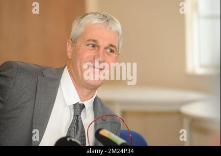 Le ministre wallon des pouvoirs locaux, des villes, du logement et de l'énergie, Paul Furlan, photographié lors d'une conférence de presse du ministre wallon des pouvoirs locaux, des villes, du logement et de l'énergie, Paul Furlan, autour du scandale Publifin jeudi 26 janvier 2017. Furlan a annoncé sa démission. BELGA PHOTO SOPHIE KIP Banque D'Images