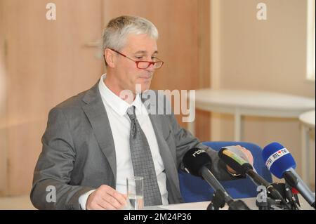 Le ministre wallon des pouvoirs locaux, des villes, du logement et de l'énergie, Paul Furlan, photographié lors d'une conférence de presse du ministre wallon des pouvoirs locaux, des villes, du logement et de l'énergie, Paul Furlan, autour du scandale Publifin jeudi 26 janvier 2017. Furlan a annoncé sa démission. BELGA PHOTO SOPHIE KIP Banque D'Images