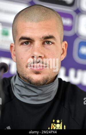 Le nouveau gardien de but d'Anderlecht Ruben Ivan Martinez Andrade photographié lors d'une conférence de presse de l'équipe belge de football de première ligue RSC Anderlecht pour présenter leur dernier transfert, le vendredi 27 janvier 2017 à Bruxelles. Le gardien de but espagnol Ruben vient de Deportivo la Coruna sur une affaire de prêt. BELGA PHOTO ERIC LALMAND Banque D'Images