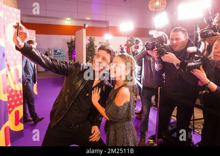 Le chanteur et présentateur de Clouseau, Koen Wauters et Zita, fille de Koen Wauters, photographiés lors du spectacle de remise des prix 'Gala van de Gouden K', organisé par la chaîne de télévision flamande pour enfants Ketnet, samedi 04 février 2017 à Bruxelles. BELGA PHOTO JAMES ARTHUR GEKIERE Banque D'Images