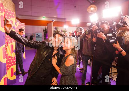 Le chanteur et présentateur de Clouseau, Koen Wauters et Zita, fille de Koen Wauters, photographiés lors du spectacle de remise des prix 'Gala van de Gouden K', organisé par la chaîne de télévision flamande pour enfants Ketnet, samedi 04 février 2017 à Bruxelles. BELGA PHOTO JAMES ARTHUR GEKIERE Banque D'Images