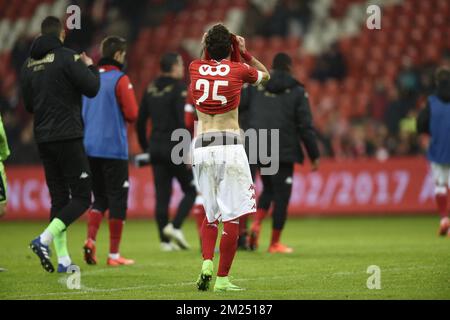 Les joueurs de Standard réagissent lors du match Jupiler Pro League entre Standard de Liège et KV Kortrijk, à Liège, samedi 04 février 2017, le 25 jour du championnat belge de football. BELGA PHOTO JOHN THYS Banque D'Images