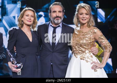 L'actrice Astrid Whettnall, l'actrice Jean Dujardin et l'actrice Virginie Efira photographiées lors de l'édition 7th de la cérémonie de remise des prix Magritte du Cinéma, samedi 04 février 2017, à Bruxelles. Les prix sont remis aux films de producteurs francophones belges. BELGA PHOTO LAURIE DIEFFEMBACQ Banque D'Images