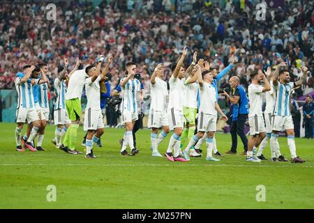 Lusail, Qatar. 13th décembre 2022. Stade Lusail DOHA, QATAR - DÉCEMBRE 13 : les joueurs de l'Argentine célèbrent la victoire après la coupe du monde de la FIFA, Qatar 2022 demi-finale match entre l'Argentine et la Croatie au stade Lusail sur 13 décembre 2022 à Lusail, Qatar. (Photo de Florencia Tan Jun/PxImages) (Florencia Tan Jun/SPP) crédit: SPP Sport Press photo. /Alamy Live News Banque D'Images