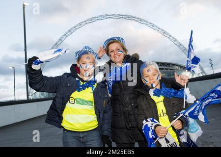 Les supporters de Gent photographiés à l'extérieur du stade Wembley avant un match entre l'équipe britannique Tottenham et l'équipe belge de football KAA Gent, retour de la finale 1/16 de l'Europa League, Londres, jeudi 23 février 2017. Gent remporte la première jambe 1-0. BELGA PHOTO JASPER JACOBS Banque D'Images
