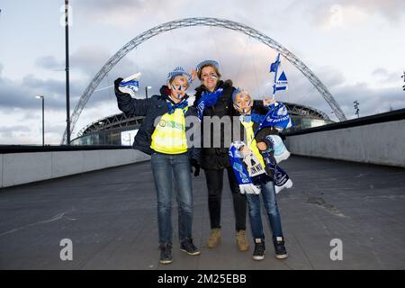 Les supporters de Gent photographiés à l'extérieur du stade Wembley avant un match entre l'équipe britannique Tottenham et l'équipe belge de football KAA Gent, retour de la finale 1/16 de l'Europa League, Londres, jeudi 23 février 2017. Gent remporte la première jambe 1-0. BELGA PHOTO JASPER JACOBS Banque D'Images