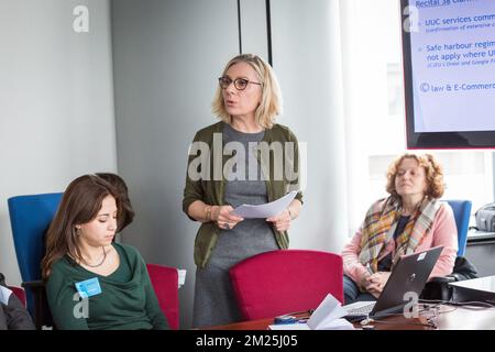 Premier panel, responsabilité de la plate-forme, transfert de valeur, orateur, GESAC Véronique Debrosse un séminaire intitulé "droits des auteurs visuels à la valeur numérique" de Cepic (coordination des agences européennes du cinéma stock, presse et patrimoine), au Parlement européen à Bruxelles, le mardi 28 février 2017. BELGA PHOTO AURORE BELOT Banque D'Images