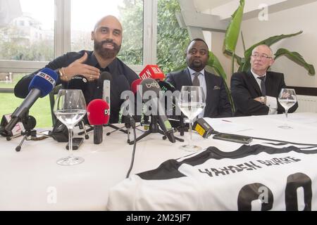 Anthony Vanden Borre, Coco Nkongolo et Pierre Rousseau photographiés lors d'une conférence de presse sur la carrière d'Anthony Vanden Borre, le jeudi 02 mars 2017, à Bruxelles. BELGA PHOTO FILIP DE SMET Banque D'Images