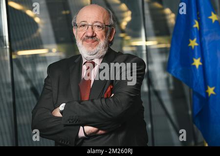 Louis Michel, membre du Parlement européen, pose pour photographe lors d'une séance de photoshoot au Parlement européen, le lundi 20 mars 2017. BELGA PHOTO DIRK WAEM Banque D'Images