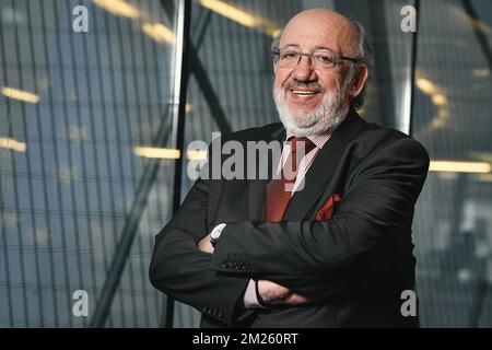 Louis Michel, membre du Parlement européen, pose pour photographe lors d'une séance de photoshoot au Parlement européen, le lundi 20 mars 2017. BELGA PHOTO DIRK WAEM Banque D'Images