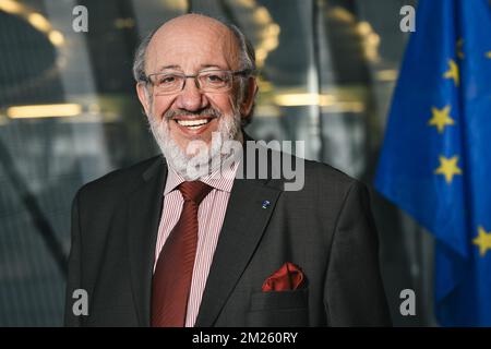 Louis Michel, membre du Parlement européen, pose pour photographe lors d'une séance de photoshoot au Parlement européen, le lundi 20 mars 2017. BELGA PHOTO DIRK WAEM Banque D'Images