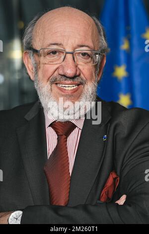 Louis Michel, membre du Parlement européen, pose pour photographe lors d'une séance de photoshoot au Parlement européen, le lundi 20 mars 2017. BELGA PHOTO DIRK WAEM Banque D'Images