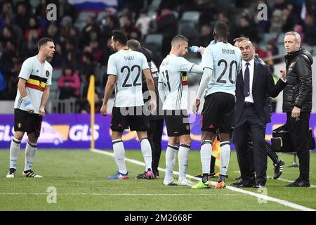 Thomas Vermaelen de 03Belgium, Nacer Chadli de Belgique, Kevin Mirallas de Belgique, Christian Benteke de Belgique et Roberto Martinez, entraîneur en chef de Belgique, ont été photographiés lors d'un match amical entre les Red Devils de Belgique et la Russie, le mardi 28 mars 2017, à Adler, en Russie. BELGA PHOTO DIRK WAEM Banque D'Images