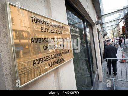 L'illustration montre l'ambassade de Turquie, le vendredi 31 mars 2017, à Bruxelles. Hier, plusieurs personnes ont été blessées lors d'un conflit entre les partisans et les opposants du président turc Recep Tayyip Erdogan. BELGA PHOTO BENOIT DOPPAGNE Banque D'Images