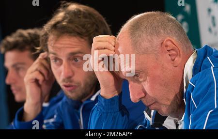 Alessandro Giannessi, Paolo Lorenzi, italien, et Corrado Barazzutti, capitaine italien, ont photographié lors d'une conférence de presse de l'équipe italienne avant le quart-finale du Groupe mondial de la coupe Davis entre la Belgique et l'Italie, le mardi 04 avril 2017, à Charleroi. Ce match de la coupe Davis se déroulera du 07 au 09 avril 2017 à Charleroi. BELGA PHOTO BENOIT DOPPAGNE Banque D'Images